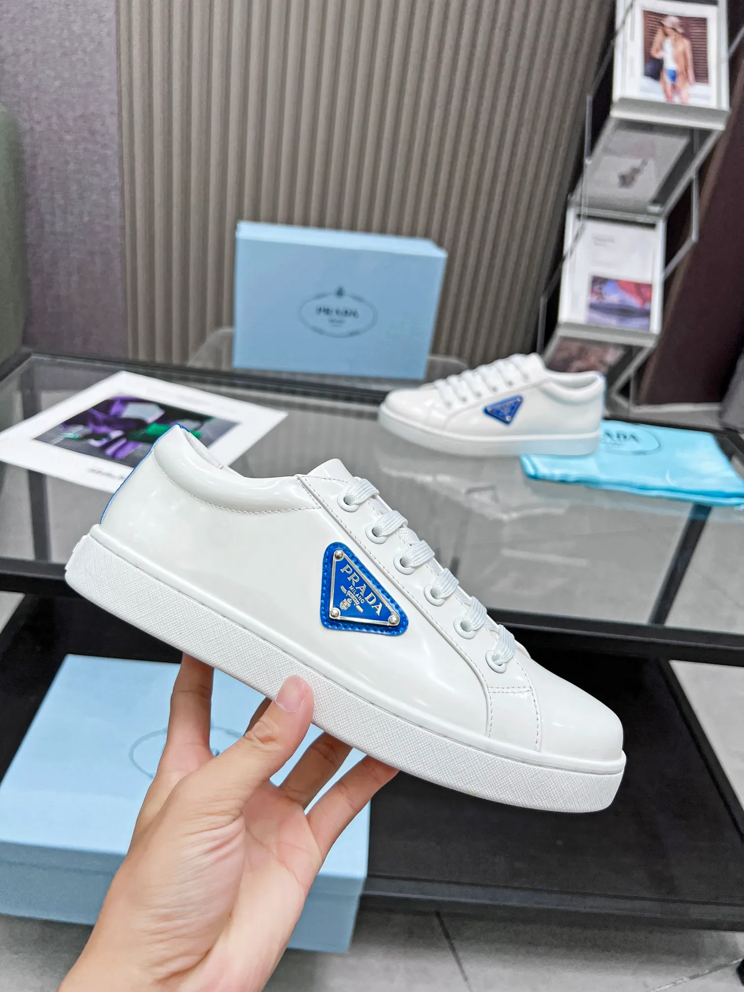👟👟Ex-factory price 440👟👟 Men's size +10 🔥🔥🔥4044 Louis Vuitton official website synchronized couple sneakers, this Run Away sneaker is made of calf leather and Monogram nylon print plus technical rubber outsole, LV letters are written on the side, and LV Circle is engraved on the metal shock-absorbing structure Logo, hidden insole subtly increases the height, reproducing the classic design of Louis Vuitton shoe series. Sizes for women are 35-42, men’s sizes are 39-46.